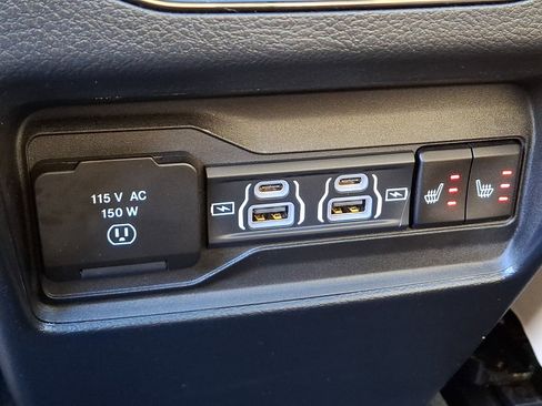 Certified 2023 Jeep Grand Cherokee Limited image 11