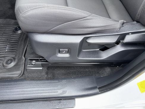 Used 2024 Toyota Tacoma SR5 image 10