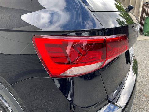 Certified 2022 Volkswagen Taos SE FWD image 28