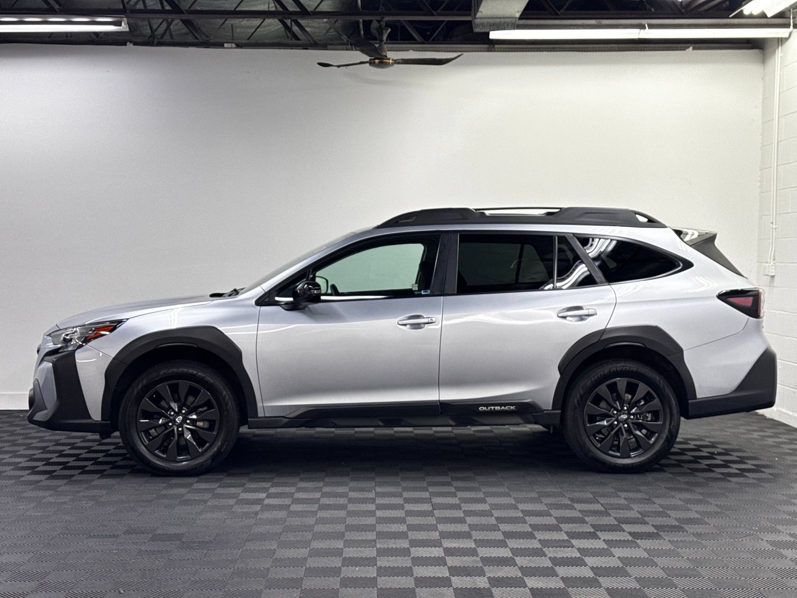 Used 2023 Subaru Outback Onyx Edition XT AWD/4WD image 3