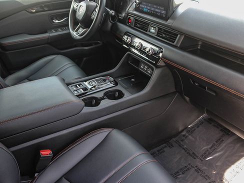 Used 2024 Honda Pilot TrailSport image 17