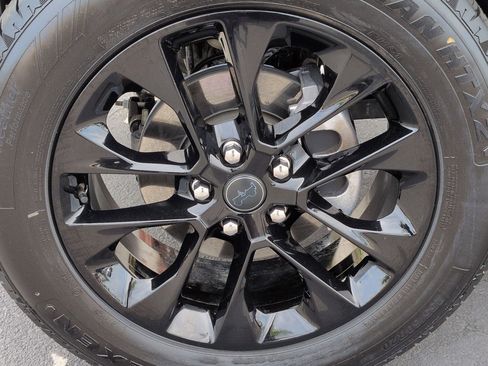 Used 2025 Jeep Wrangler Sahara w/ Safety Group image 13