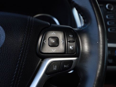 Used 2018 Toyota Highlander XLE FWD image 12