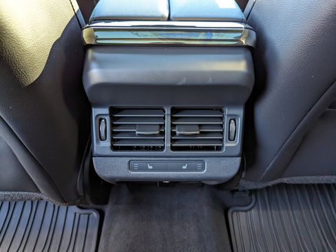 Used 2024 Land Rover Range Rover Evoque Dynamic SE image 37