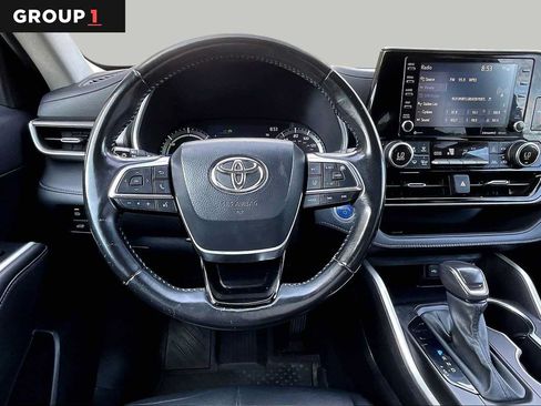 Used 2020 Toyota Highlander XLE AWD/4WD image 6