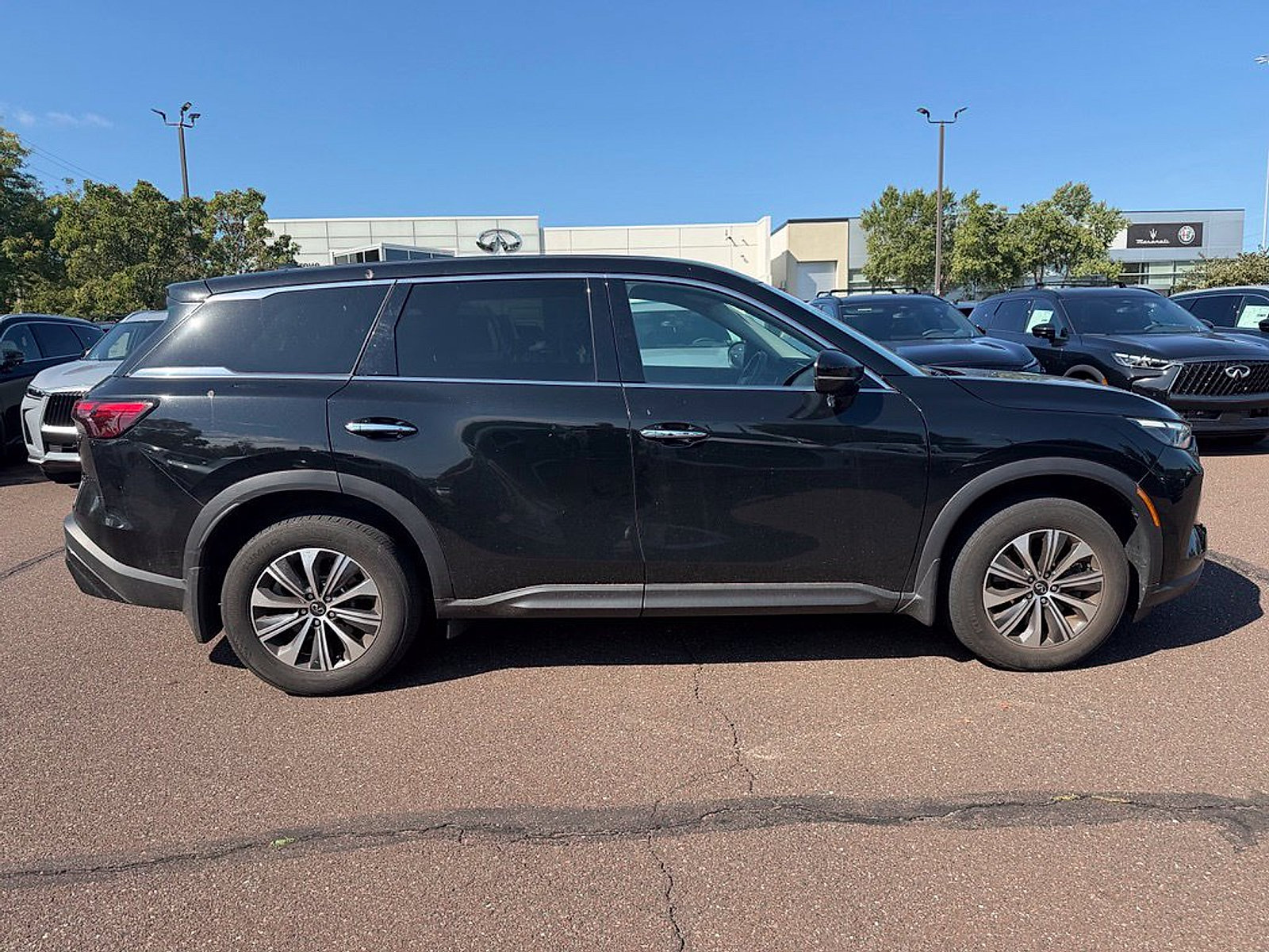 Certified 2023 INFINITI QX60 Luxe w/ Performance Audio Package AWD/4WD image 8