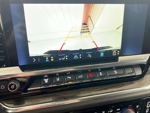 Used 2025 Chevrolet Silverado 2500 LTZ AWD/4WD image 15