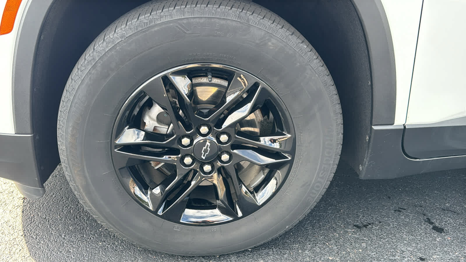 Certified 2023 Chevrolet Traverse LS w/ Midnight/Sport Edition AWD/4WD image 18