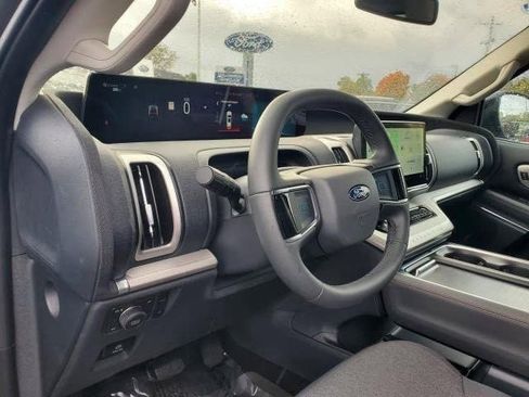 New 2025 Ford Expedition Active image 19