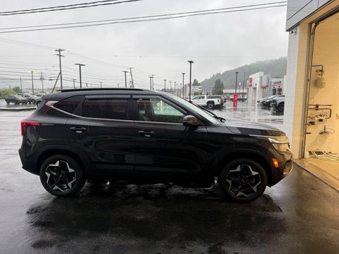 Used 2014 Subaru Forester 2.5i Premium w/ All-Weather Package AWD/4WD image 6