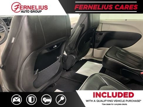Used 2023 Chrysler Pacifica Limited FWD image 28