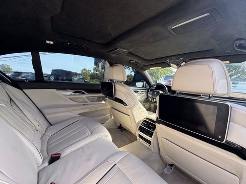 Used 2018 BMW 750i xDrive AWD/4WD image 9