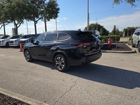Used 2024 Toyota Highlander XLE AWD/4WD image 6
