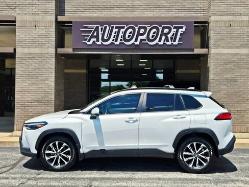 Used 2023 Toyota Corolla Cross XLE w/ Convenience Package AWD/4WD image 5