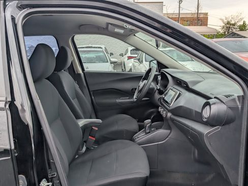 Used 2024 Nissan Kicks S FWD image 9