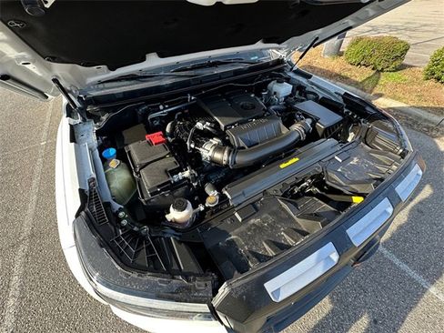 Used 2025 Nissan Frontier PRO-4X image 31