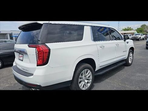 Used 2022 GMC Yukon XL Denali AWD/4WD image 3