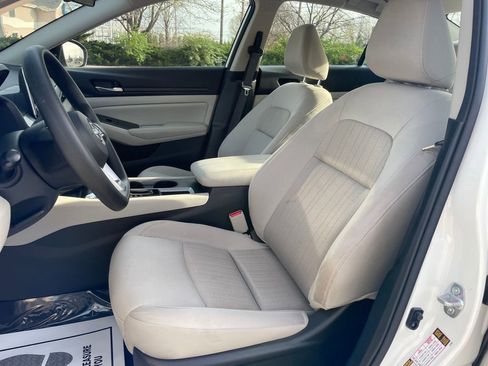 Used 2025 Nissan Altima 2.5 SV image 13