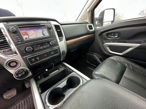 Used 2017 Nissan Titan SL w/ Chrome Package image 19