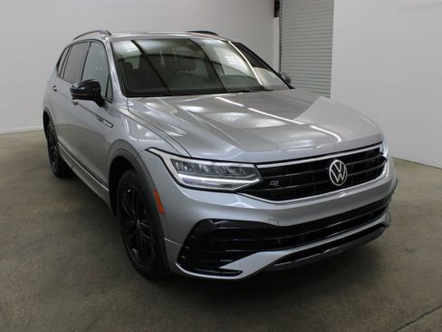 Certified 2022 Volkswagen Tiguan SE R-Line image 6