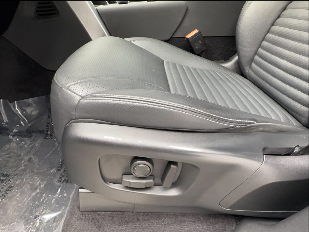 Used 2023 Land Rover Discovery S AWD/4WD image 23
