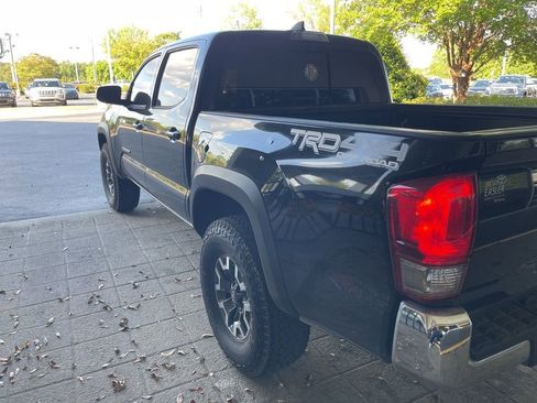 Used 2017 Toyota Tacoma TRD Off-Road w/ Tow Package (A/T) image 4