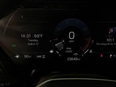 Used 2025 GMC Yukon XL Denali AWD/4WD image 13