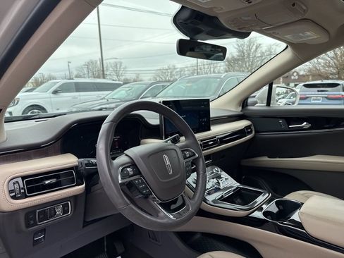 Used 2023 Lincoln Nautilus Reserve image 10
