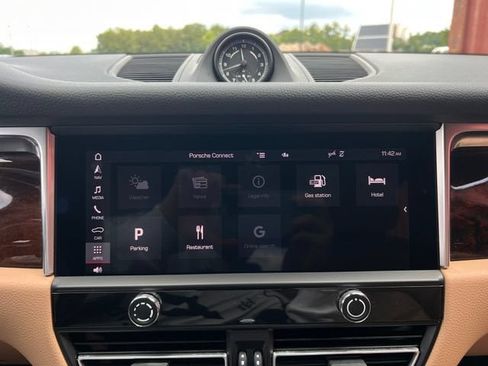 Used 2023 Porsche Macan AWD/4WD image 27