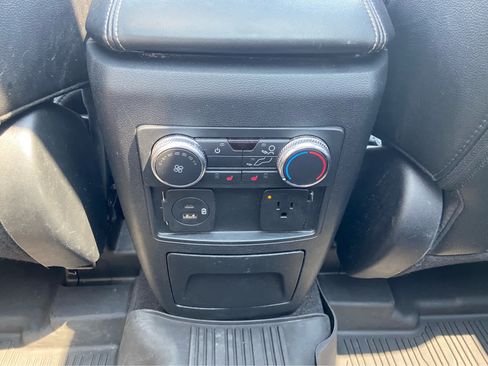 Used 2022 Ford Explorer Limited w/ Equipment Group 301A AWD/4WD image 21