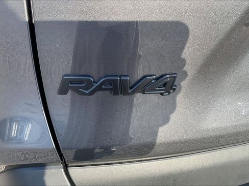 Used 2025 Toyota RAV4 XLE FWD image 30