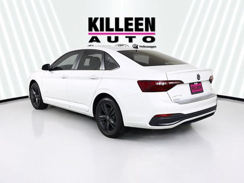 Used 2024 Volkswagen Jetta SE FWD image 5
