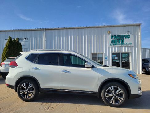 Used 2017 Nissan Rogue SL w/ SL Premium Package AWD/4WD image 8