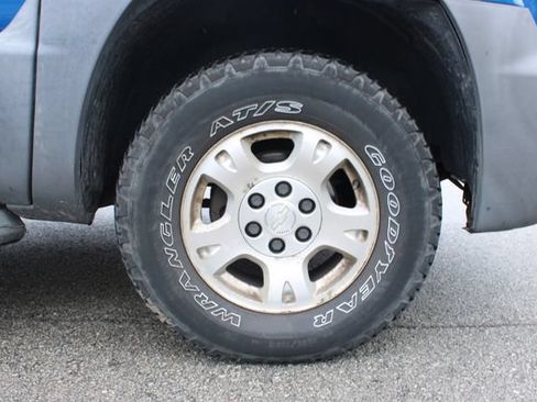 Used 2003 Chevrolet Avalanche 4x4 w/ Suspension Package, Off-Road image 34