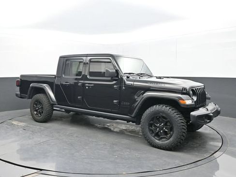Used 2023 Jeep Gladiator Sport AWD/4WD image 7