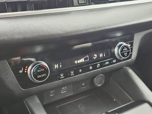 Used 2024 Mitsubishi Outlander SE image 27