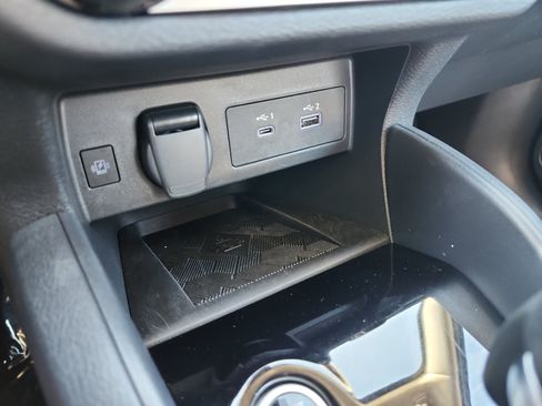 Used 2025 Nissan Versa SR w/ Trunk Package FWD image 19