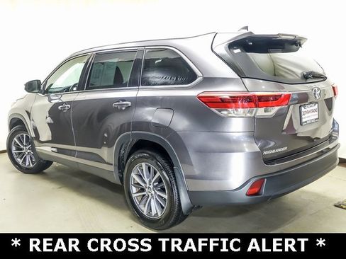 Used 2019 Toyota Highlander XLE image 5