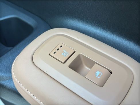 Certified 2025 Hyundai Santa Fe Limited image 33