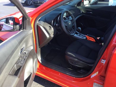Used 2016 Chevrolet Cruze LT w/ Sun And Sound Package FWD image 7