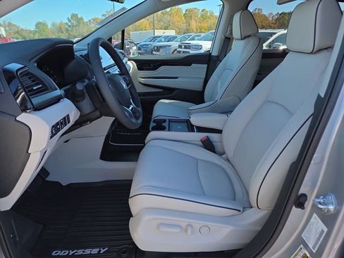 New 2026 Honda Odyssey Touring image 5