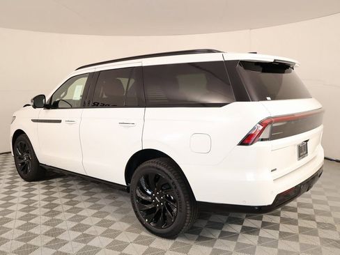 New 2025 Lincoln Navigator Reserve w/ Jet Appearance Package AWD/4WD image 24
