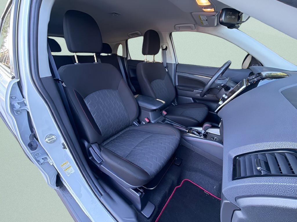 Used 2023 Mitsubishi Outlander Sport ES AWD/4WD image 24
