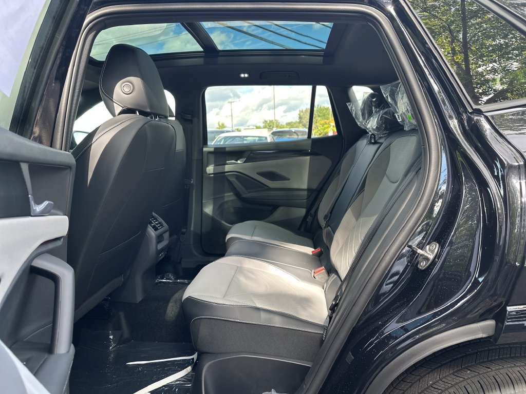 New 2026 Volkswagen Tiguan SE R-Line AWD/4WD image 18