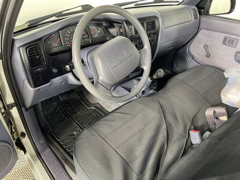 Used 2000 Toyota Tacoma 2WD Regular Cab image 3