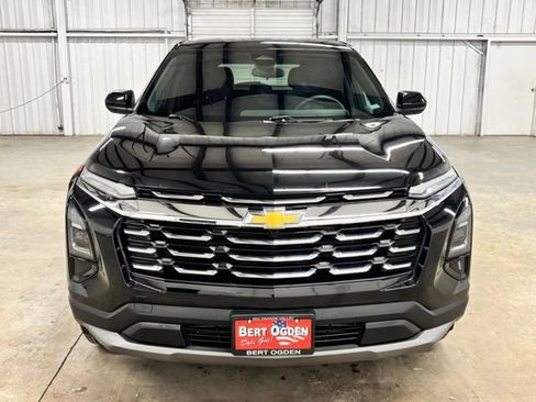 Used 2026 Chevrolet Equinox LT AWD/4WD image 2