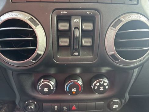 Used 2013 Jeep Wrangler Unlimited Sport AWD/4WD image 37