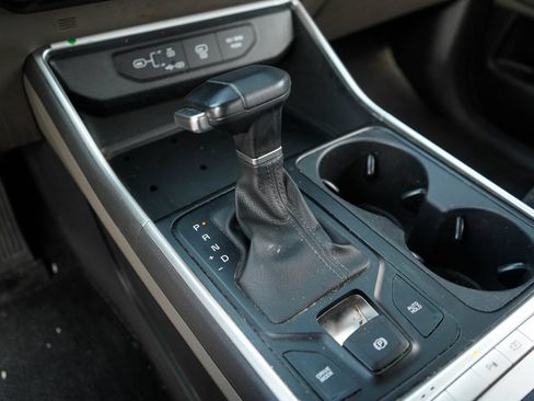 Used 2025 Kia Carnival FWD image 35