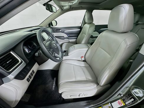 Used 2016 Toyota Highlander XLE AWD/4WD image 13