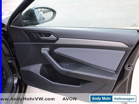 Used 2025 Volkswagen Jetta SE image 20